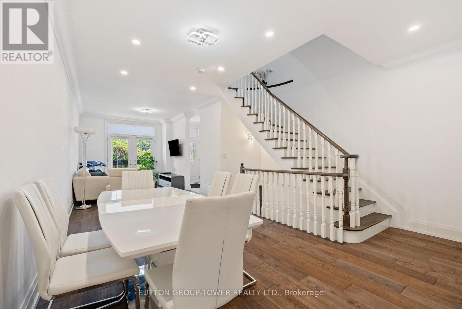 Photo 9 of 544 C Scarlett Road, Toronto ON