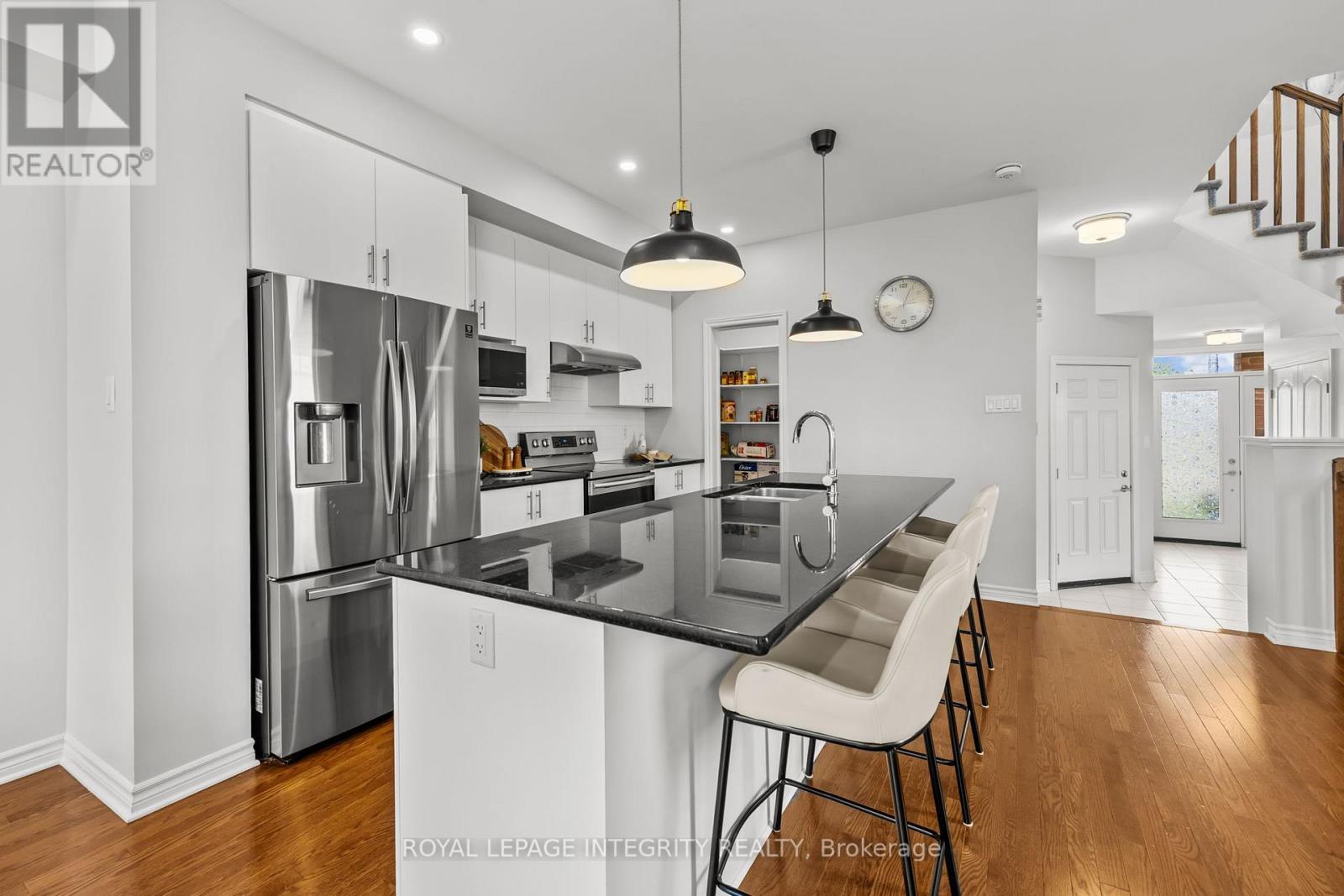 Photo 11 of 98 Jardiniere Street, Ottawa ON
