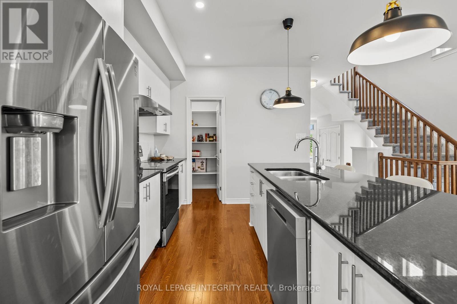 Photo 12 of 98 Jardiniere Street, Ottawa ON