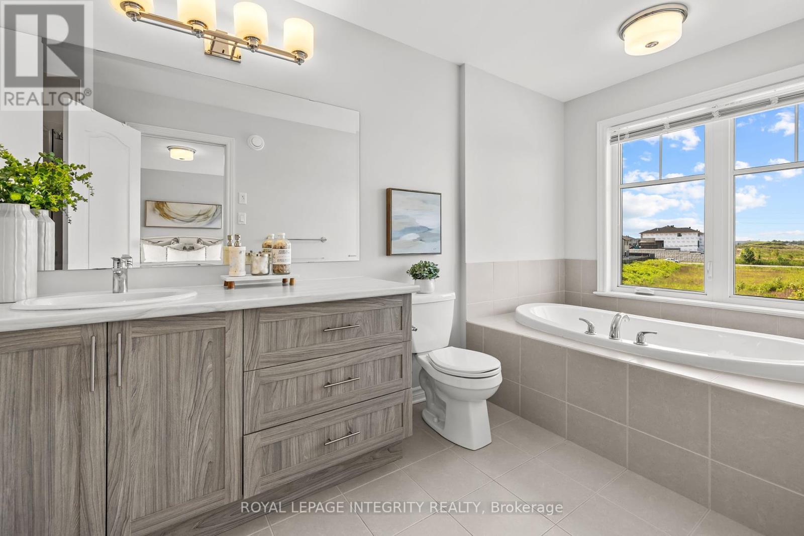 Photo 23 of 98 Jardiniere Street, Ottawa ON