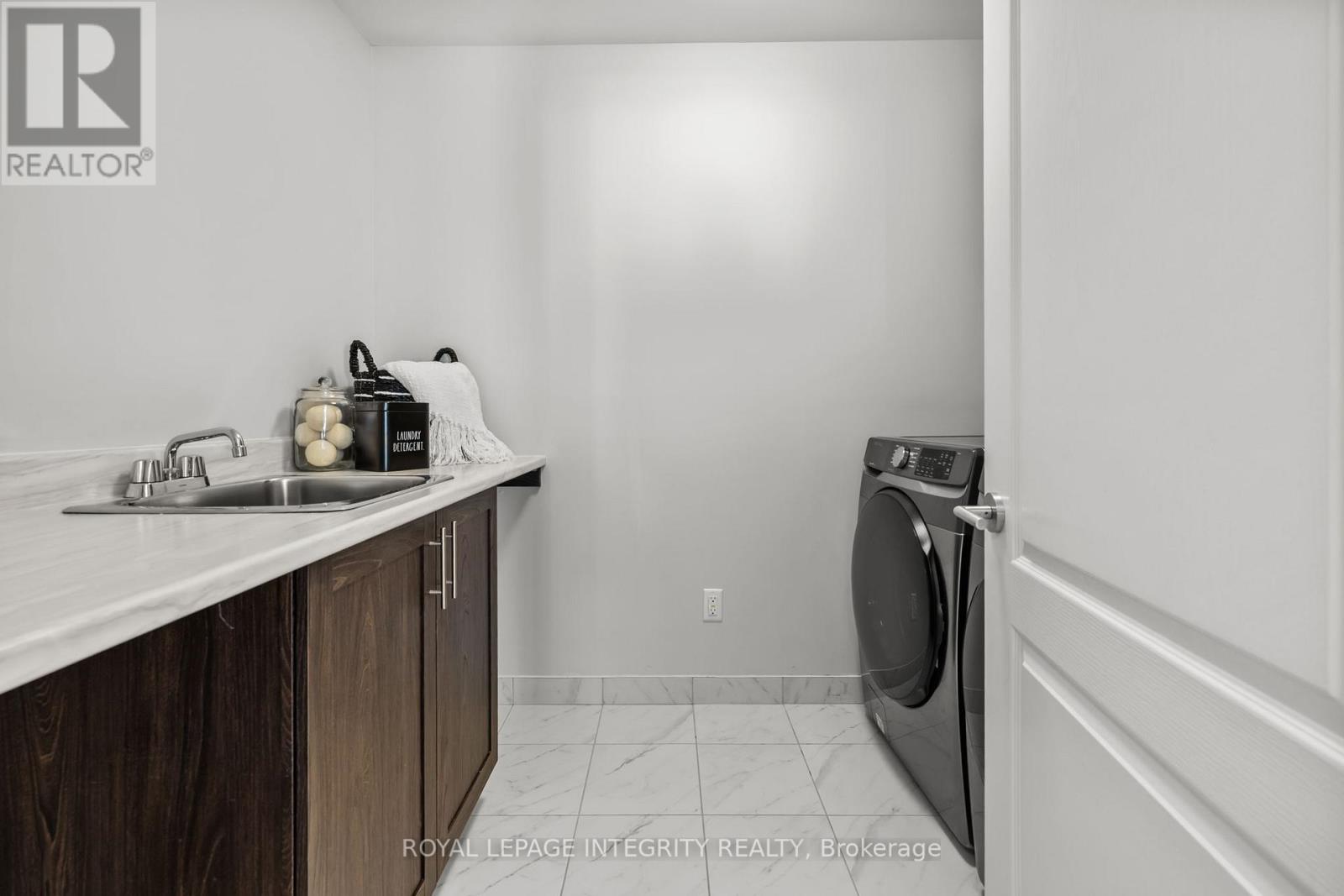 Photo 29 of 98 Jardiniere Street, Ottawa ON