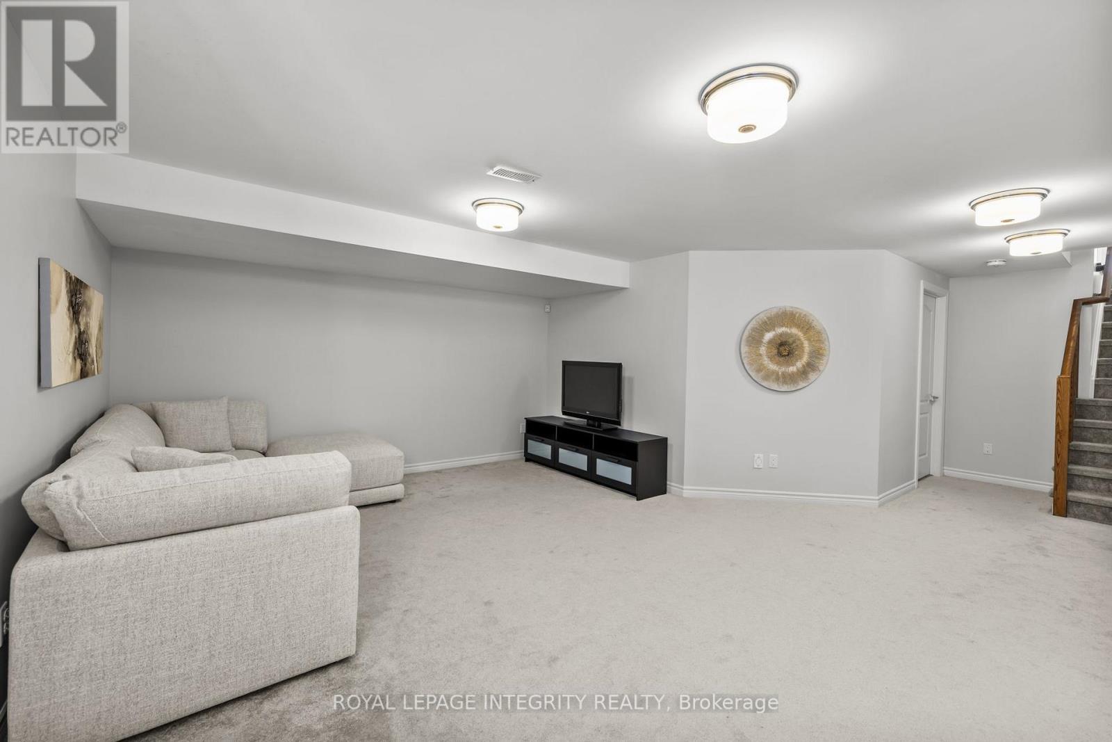 Photo 31 of 98 Jardiniere Street, Ottawa ON