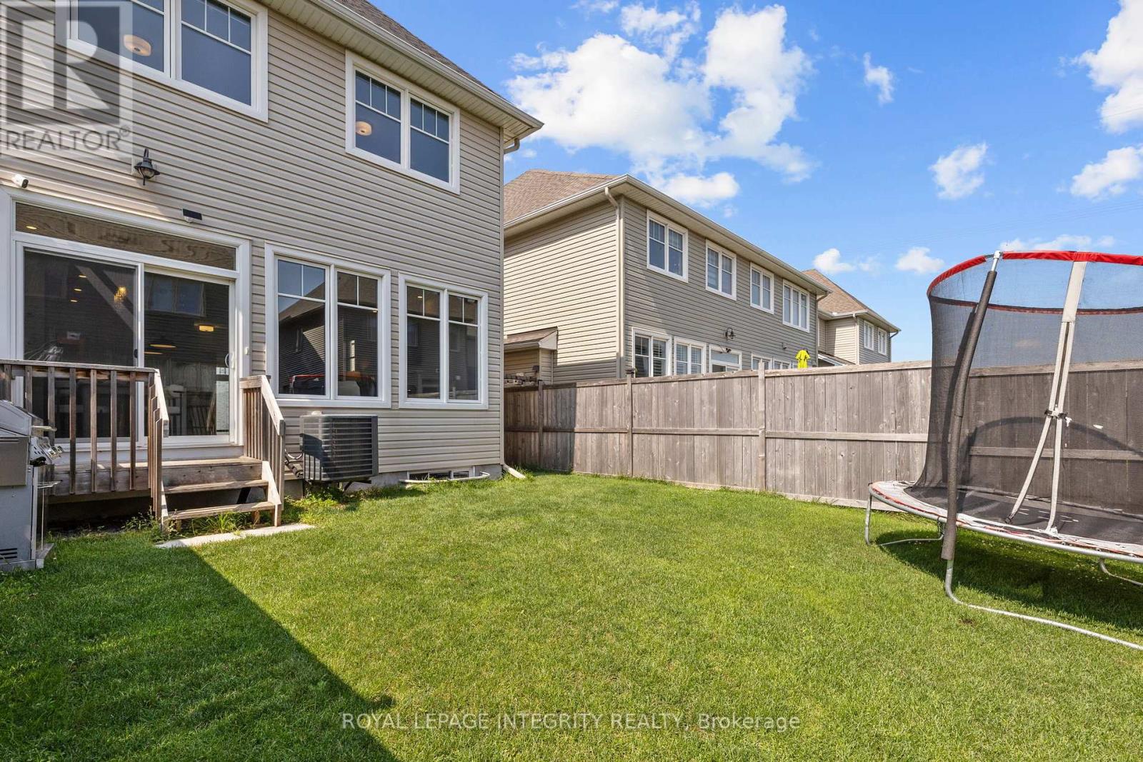 Photo 33 of 98 Jardiniere Street, Ottawa ON