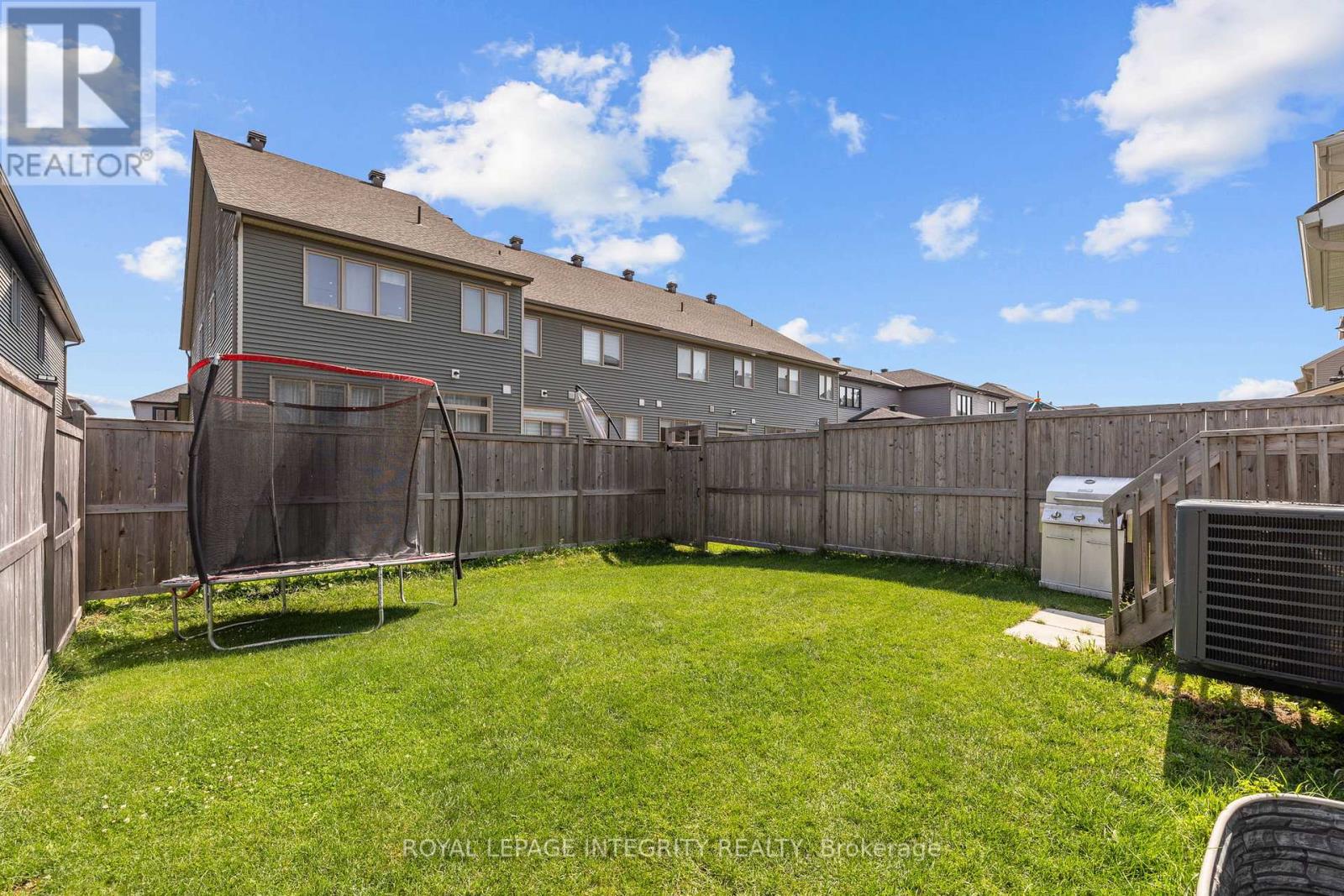Photo 34 of 98 Jardiniere Street, Ottawa ON