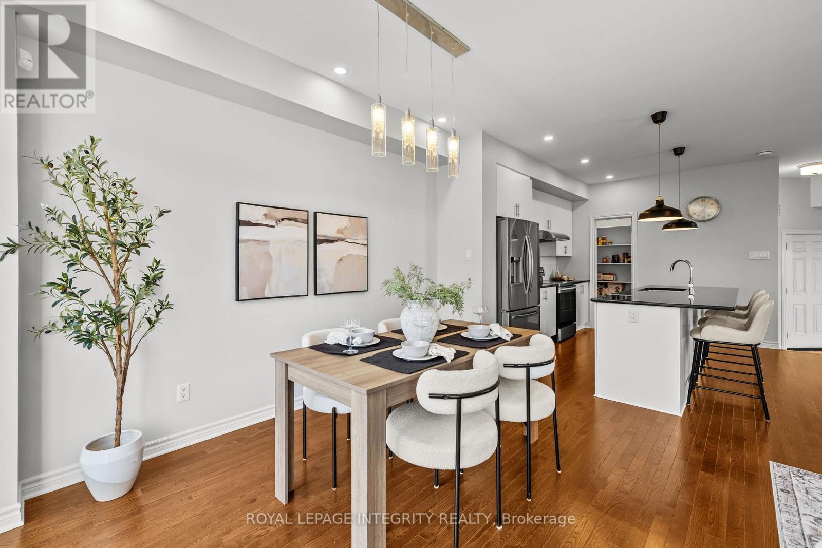Photo 8 of 98 Jardiniere Street, Ottawa ON