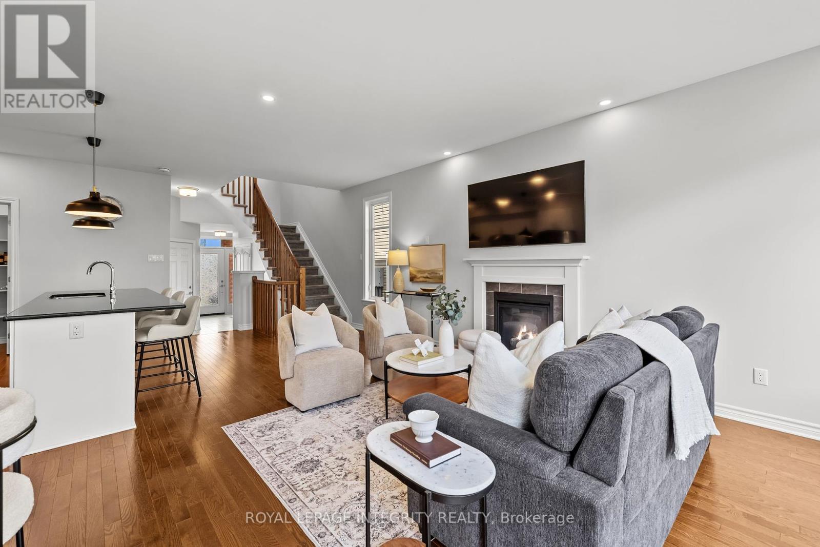Photo 9 of 98 Jardiniere Street, Ottawa ON