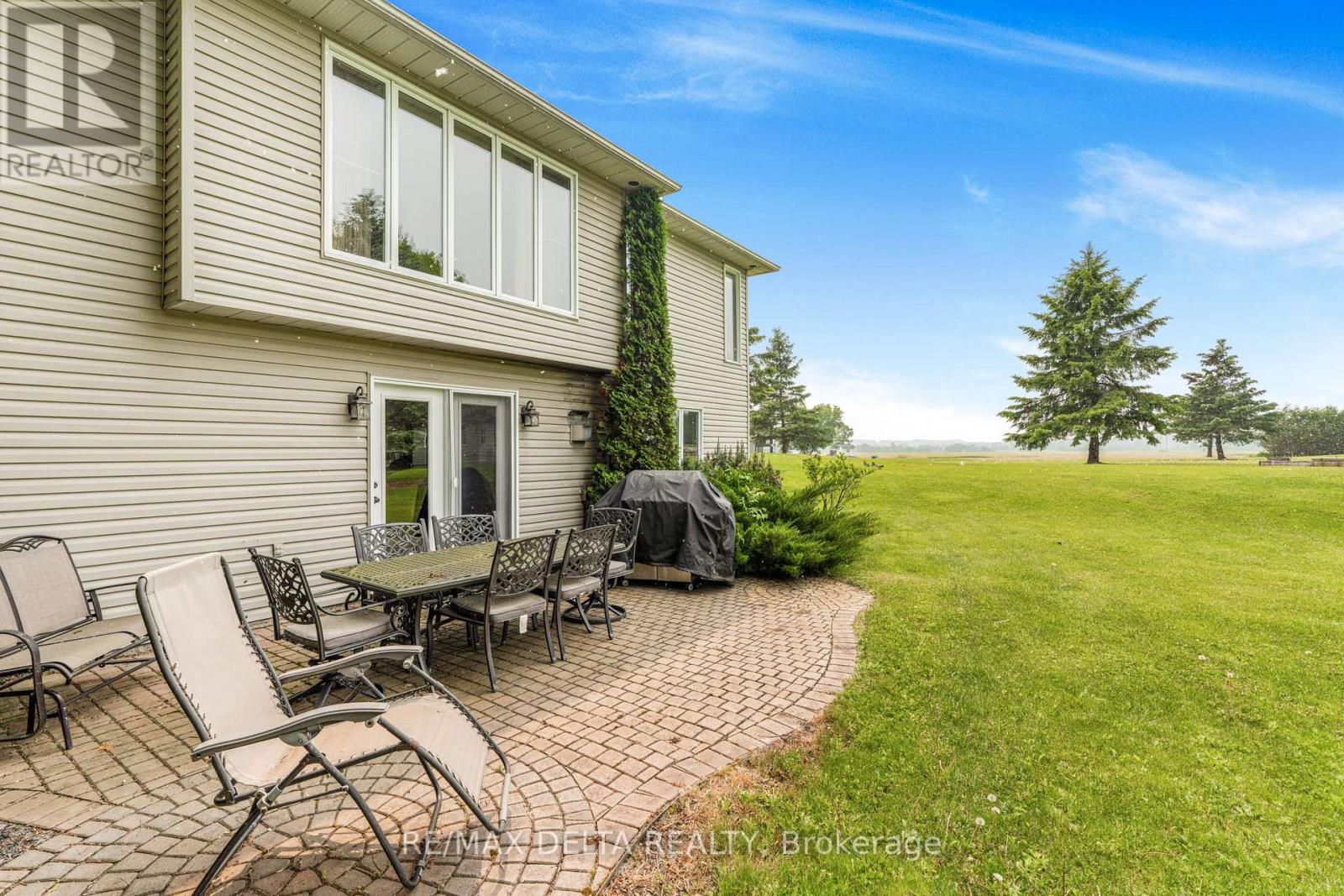 Photo 10 of 1819 Baseline Road, Clarencerockland ON