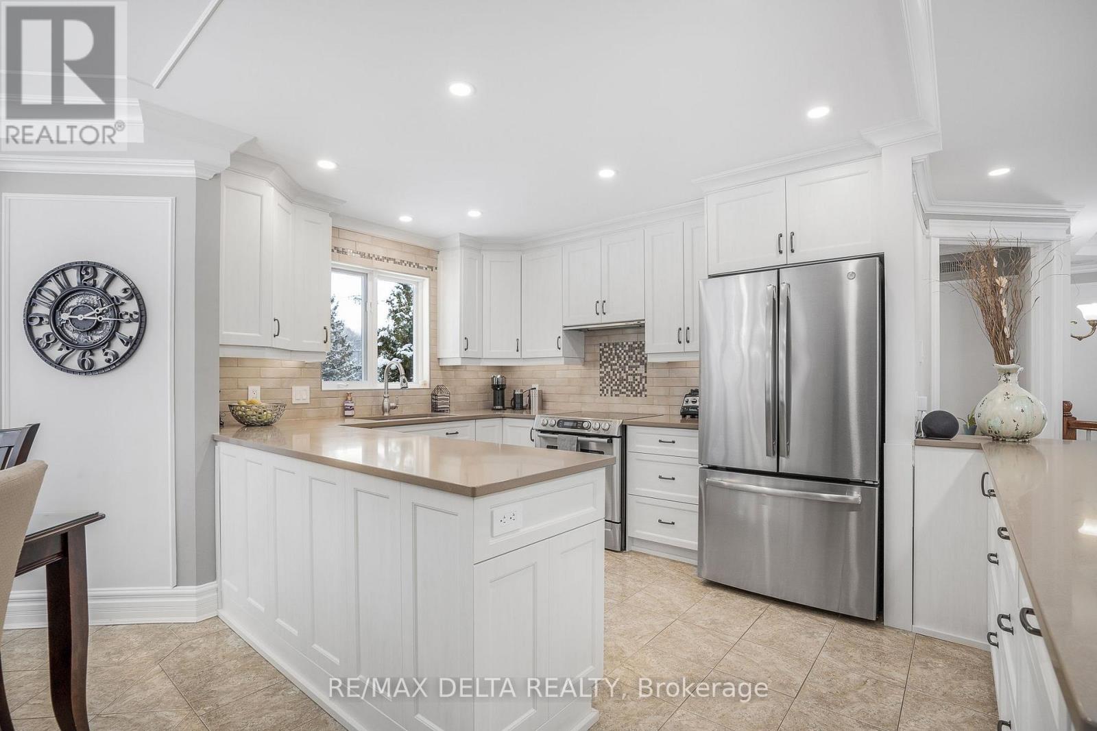 Photo 19 of 1819 Baseline Road, Clarencerockland ON