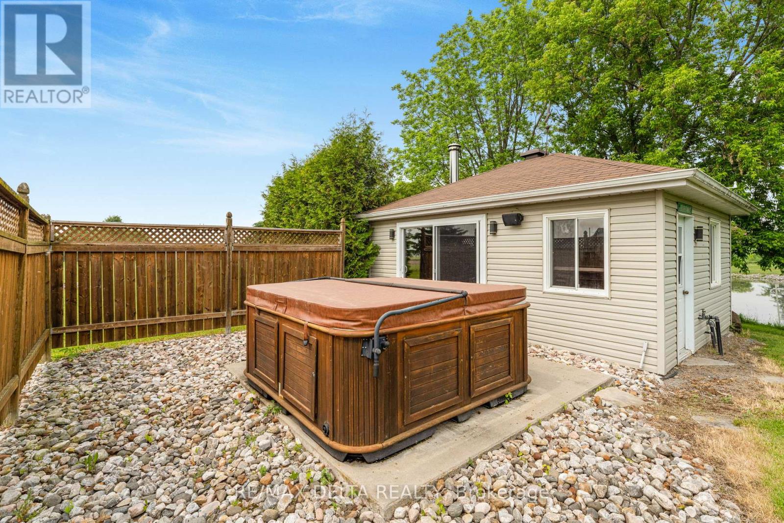 Photo 34 of 1819 Baseline Road, Clarencerockland ON