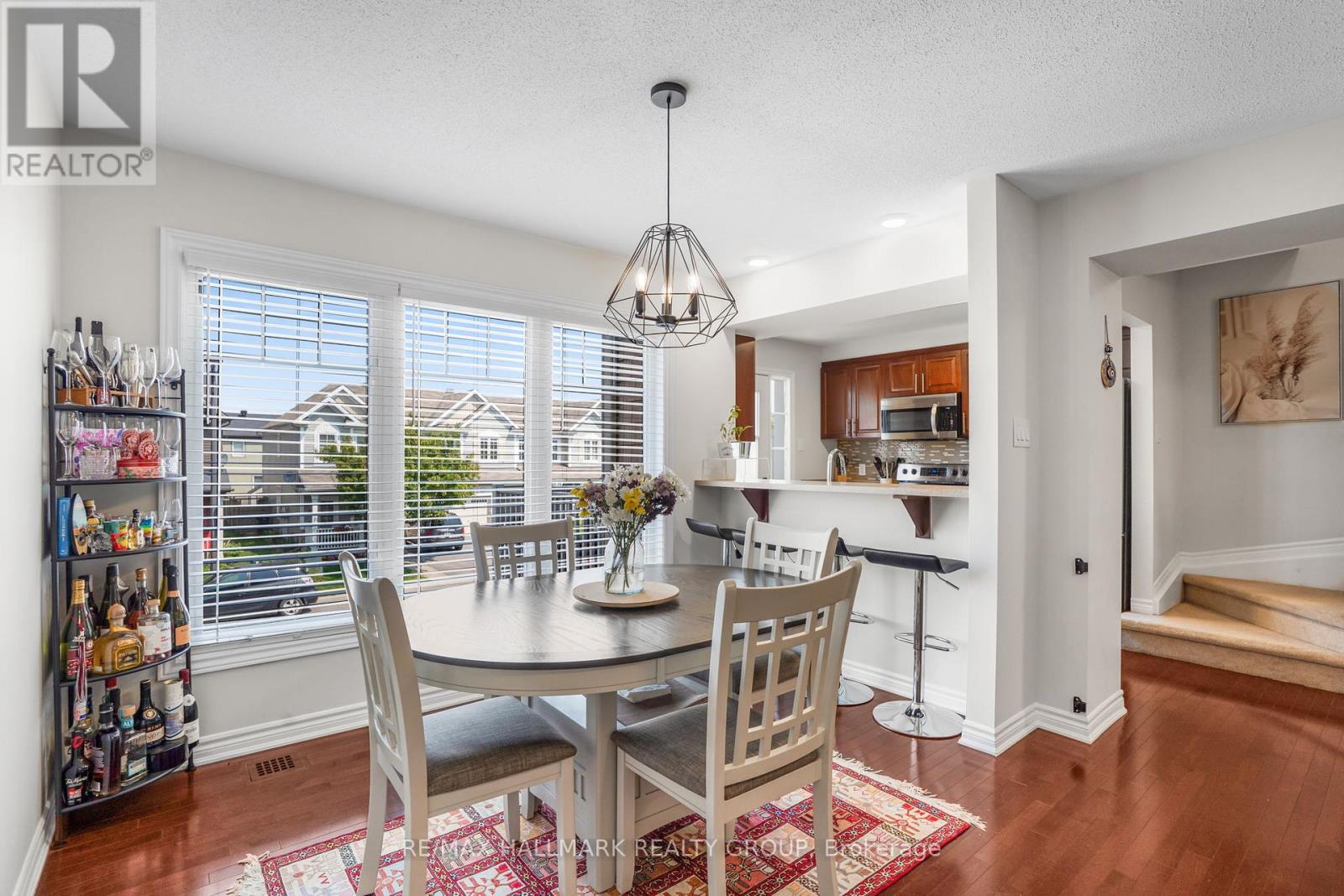 Photo 10 of 110 Sunshine Crescent, Ottawa ON