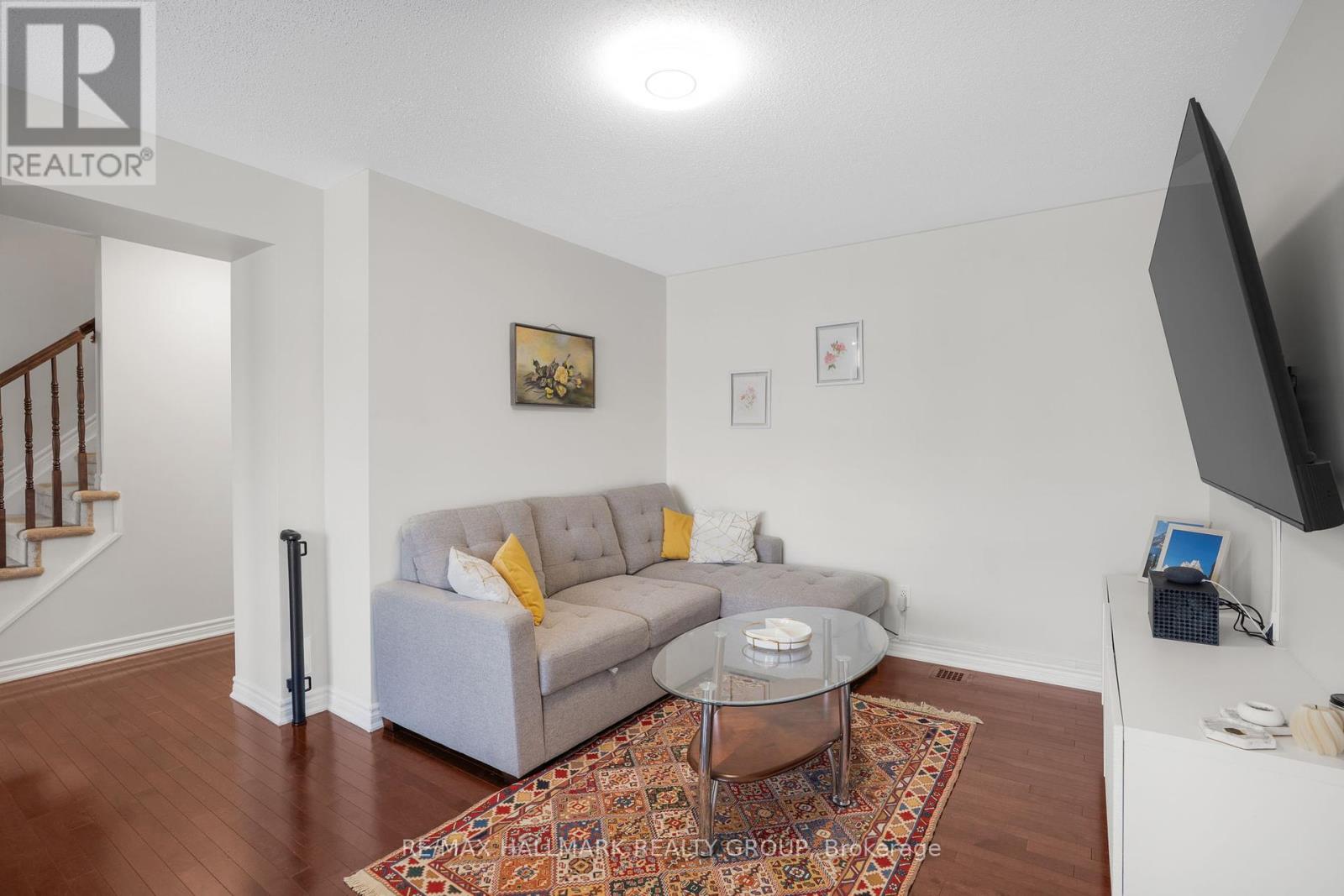 Photo 13 of 110 Sunshine Crescent, Ottawa ON