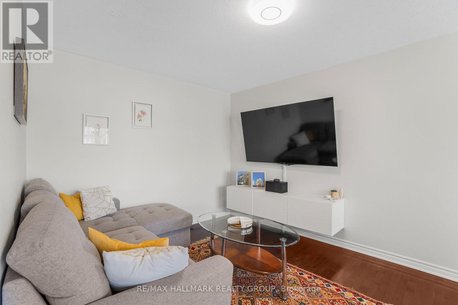 Photo 14 of 110 Sunshine Crescent, Ottawa ON