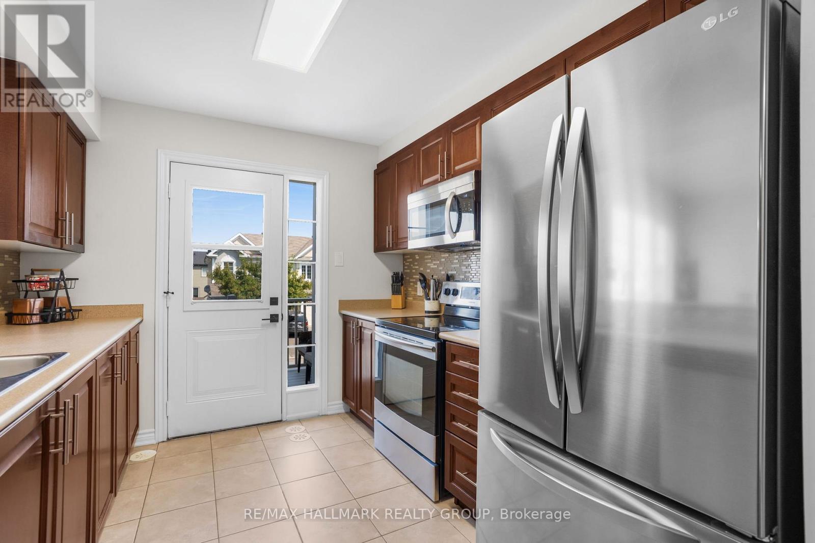 Photo 16 of 110 Sunshine Crescent, Ottawa ON