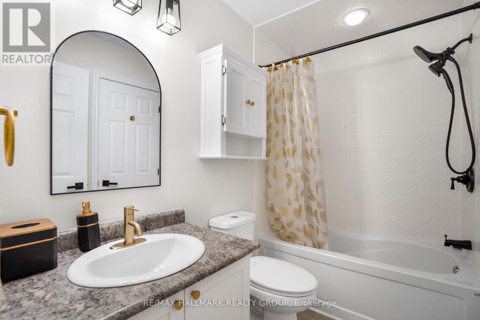 Photo 24 of 110 Sunshine Crescent, Ottawa ON