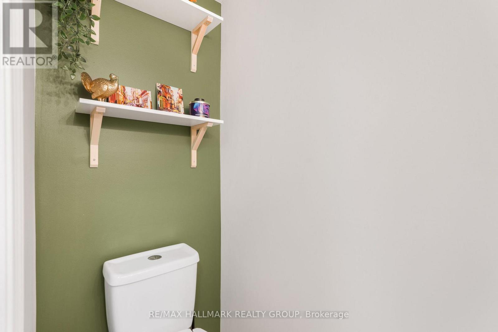 Photo 9 of 110 Sunshine Crescent, Ottawa ON