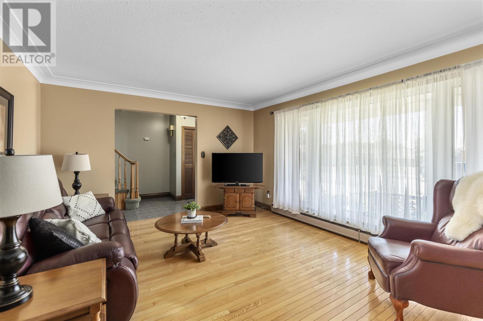 Photo 5 of 380 Sussex Rd, Sault Ste Marie ON
