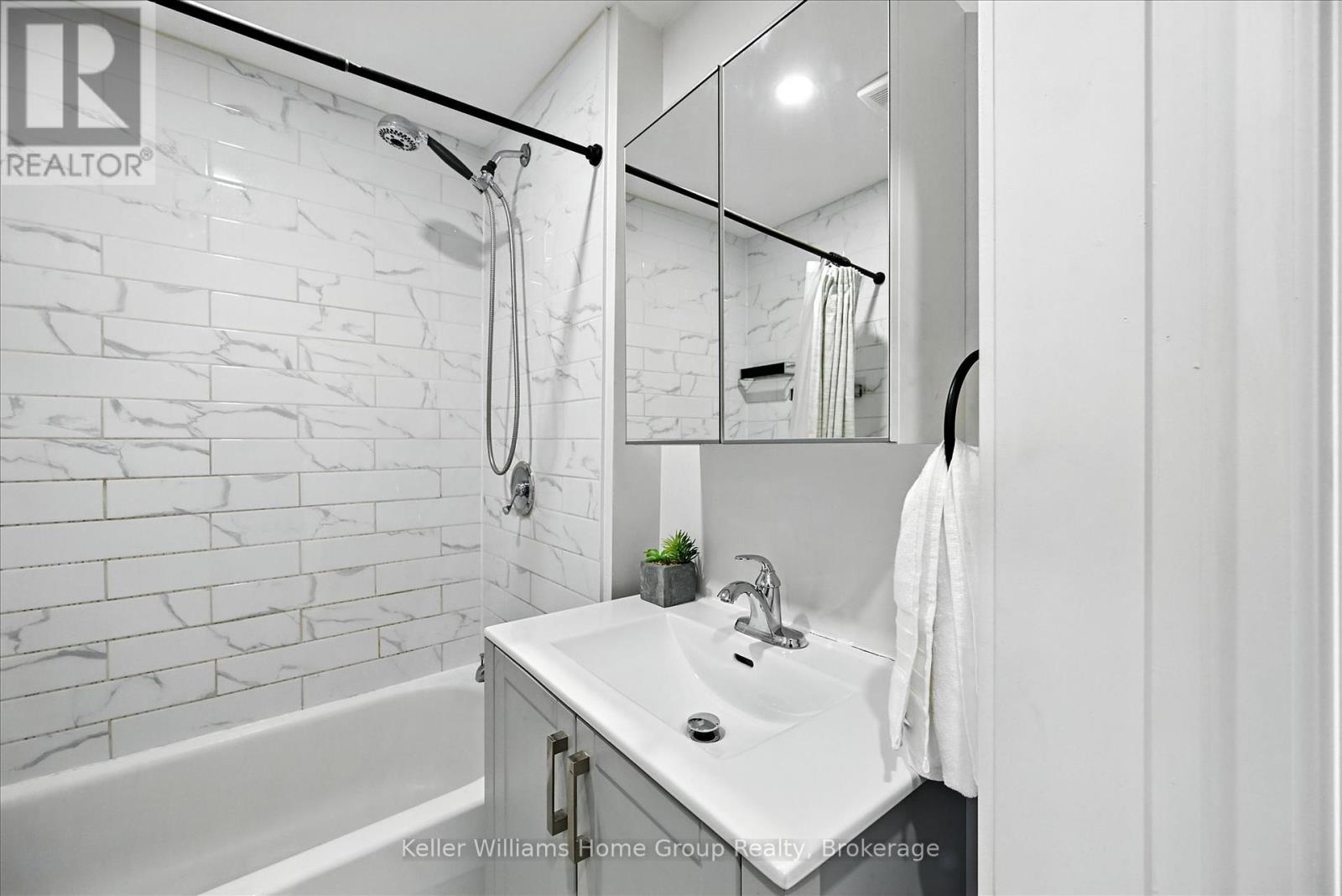 Photo 25 of 82 Rosemont Avenue, Hamilton ON