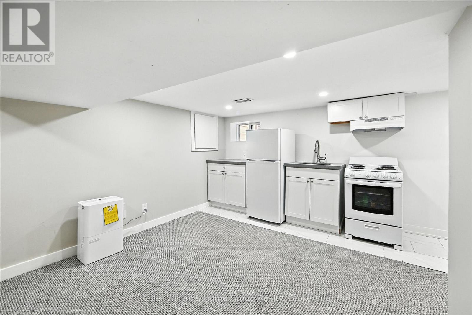 Photo 32 of 82 Rosemont Avenue, Hamilton ON