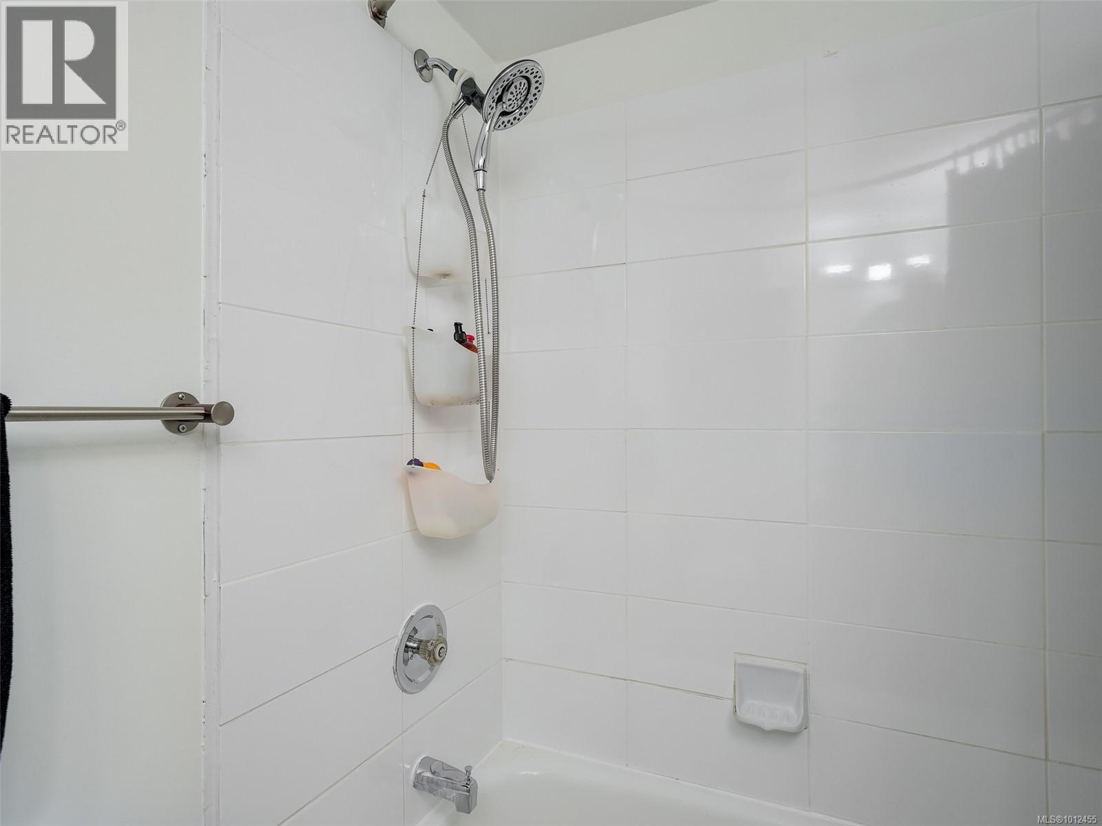 Photo 13 of 104 1039 Caledonia Ave, Victoria BC