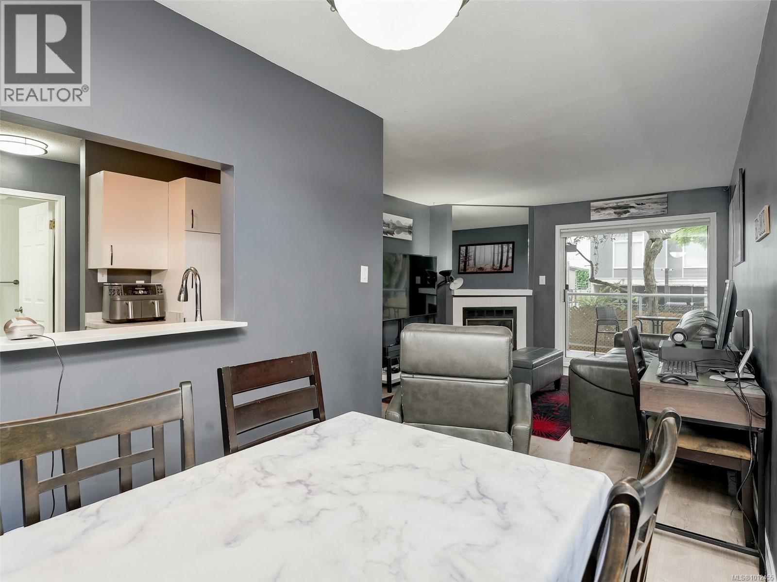 Photo 6 of 104 1039 Caledonia Ave, Victoria BC