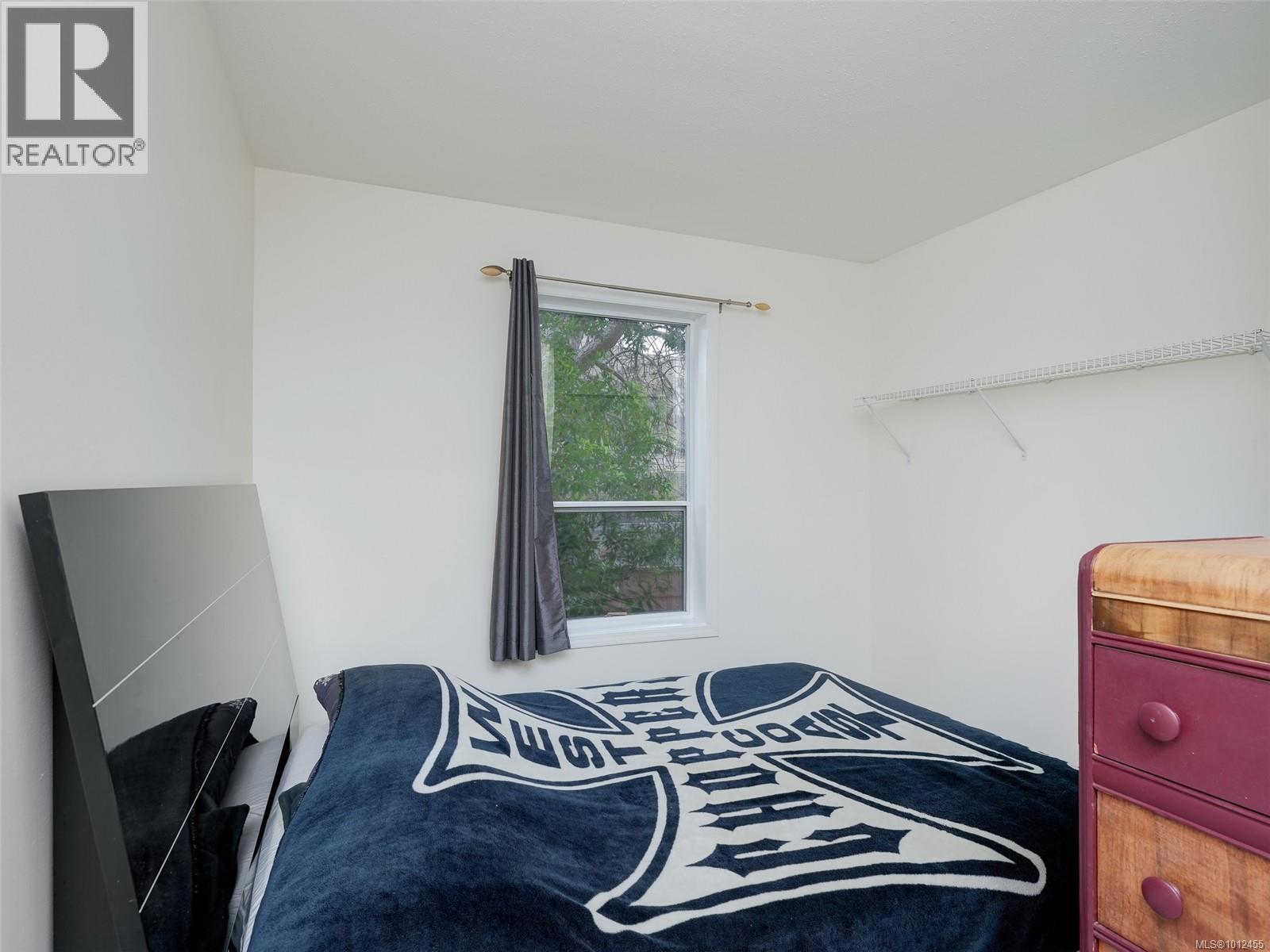 Photo 10 of 104 1039 Caledonia Ave, Victoria BC