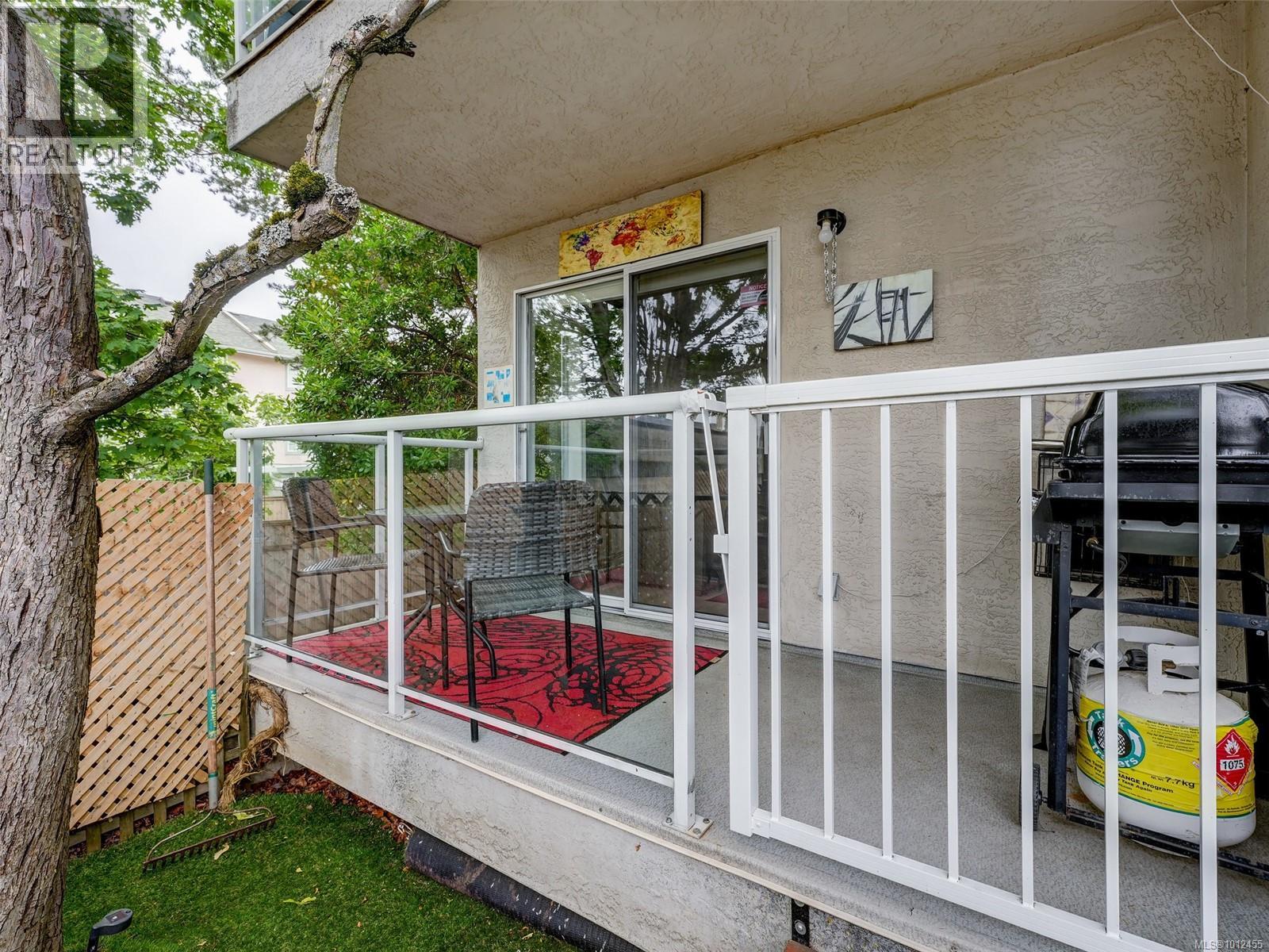 Photo 20 of 104 1039 Caledonia Ave, Victoria BC