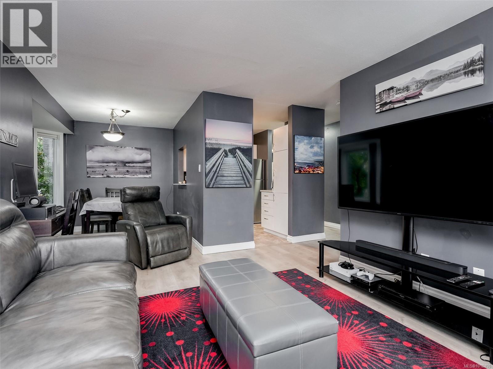Photo 3 of 104 1039 Caledonia Ave, Victoria BC