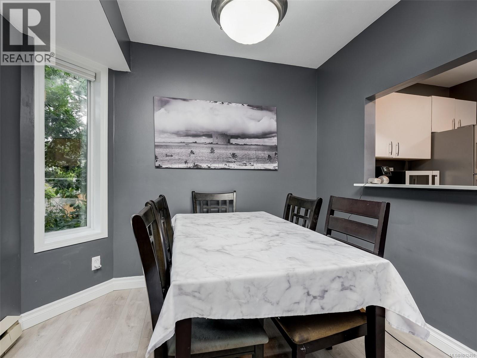 Photo 5 of 104 1039 Caledonia Ave, Victoria BC