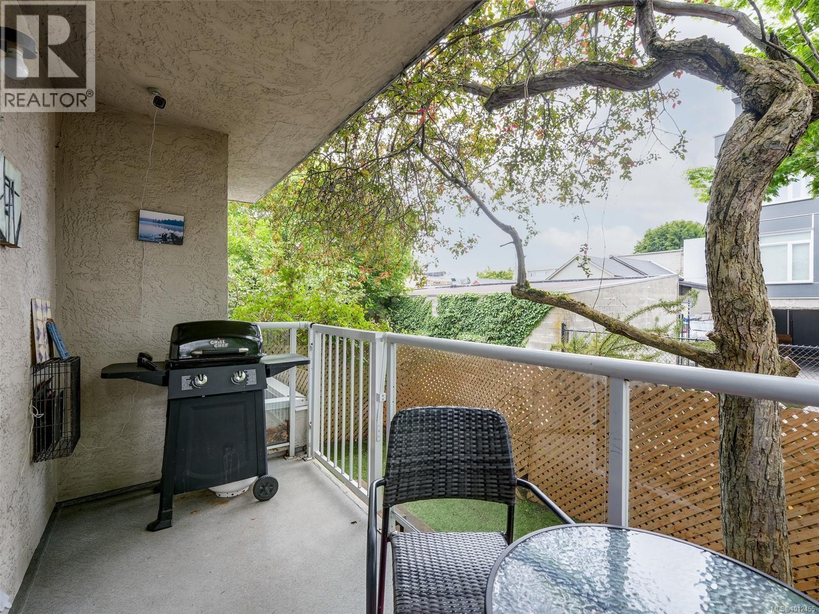 Photo 18 of 104 1039 Caledonia Ave, Victoria BC