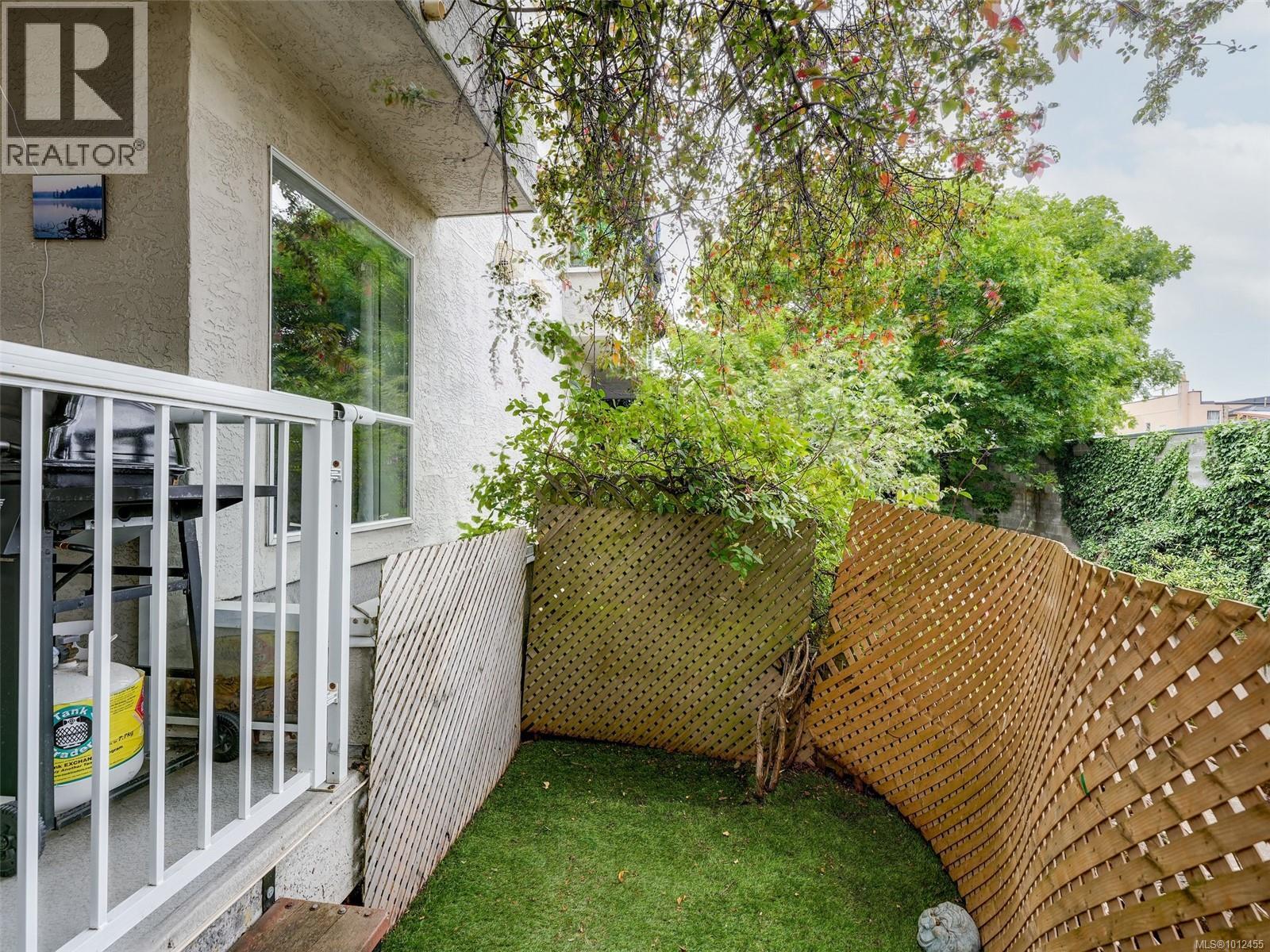 Photo 19 of 104 1039 Caledonia Ave, Victoria BC