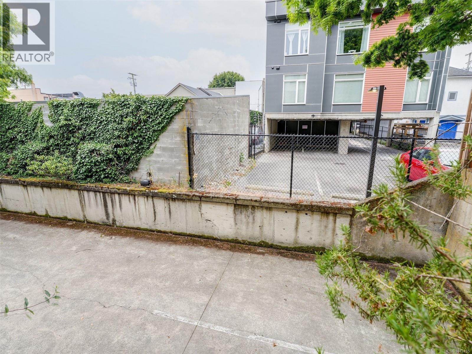 Photo 21 of 104 1039 Caledonia Ave, Victoria BC