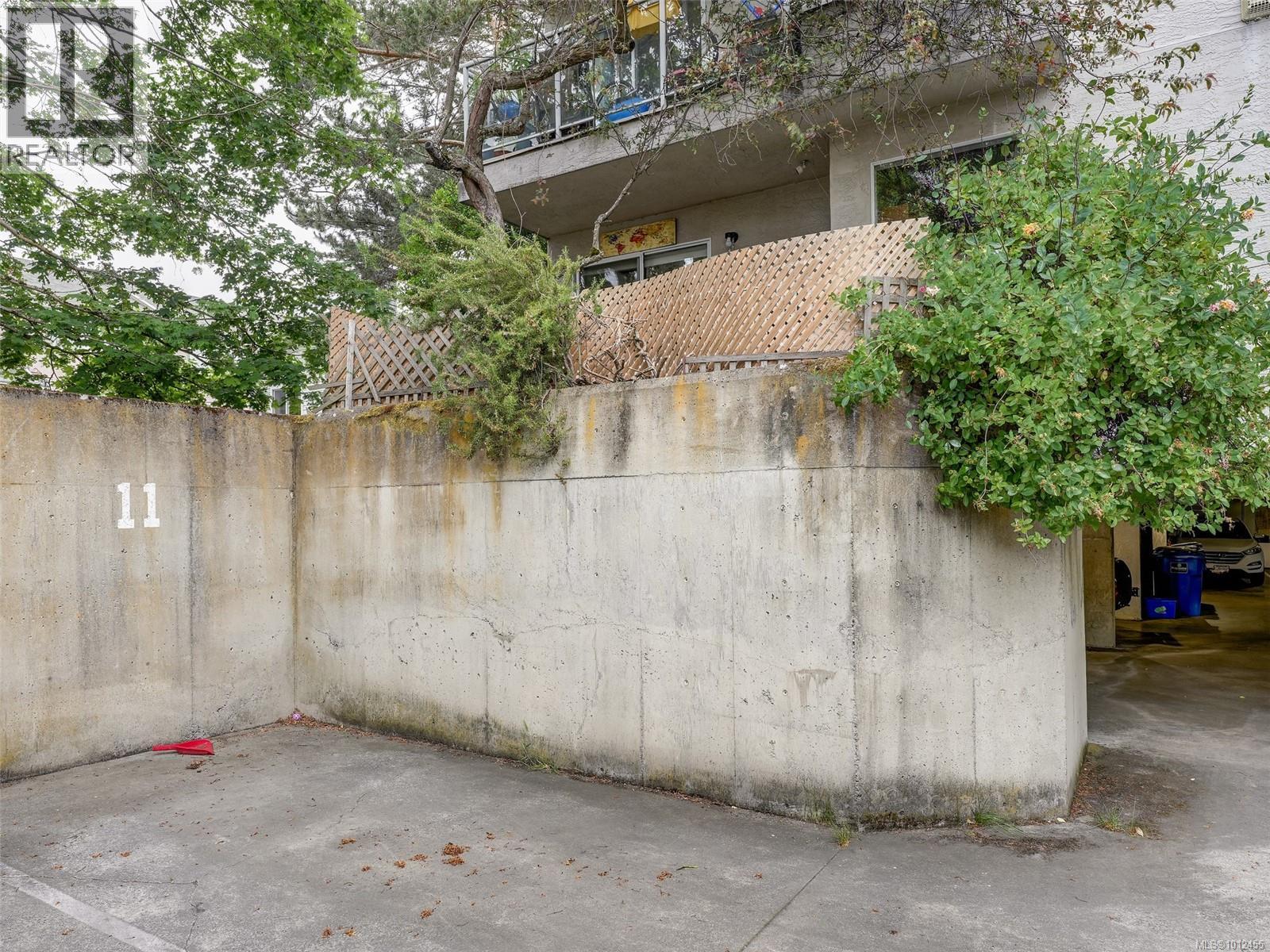 Photo 25 of 104 1039 Caledonia Ave, Victoria BC