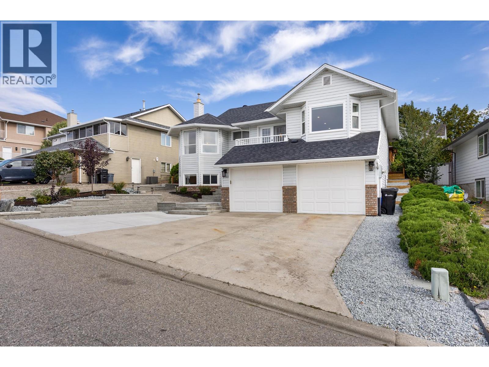 Photo 3 of 6749 Foothills Drive, Vernon BC