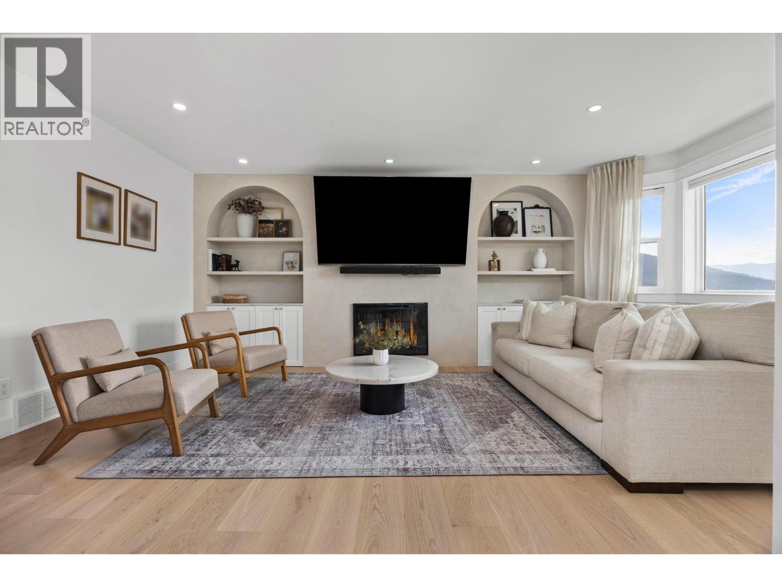 Photo 10 of 6749 Foothills Drive, Vernon BC