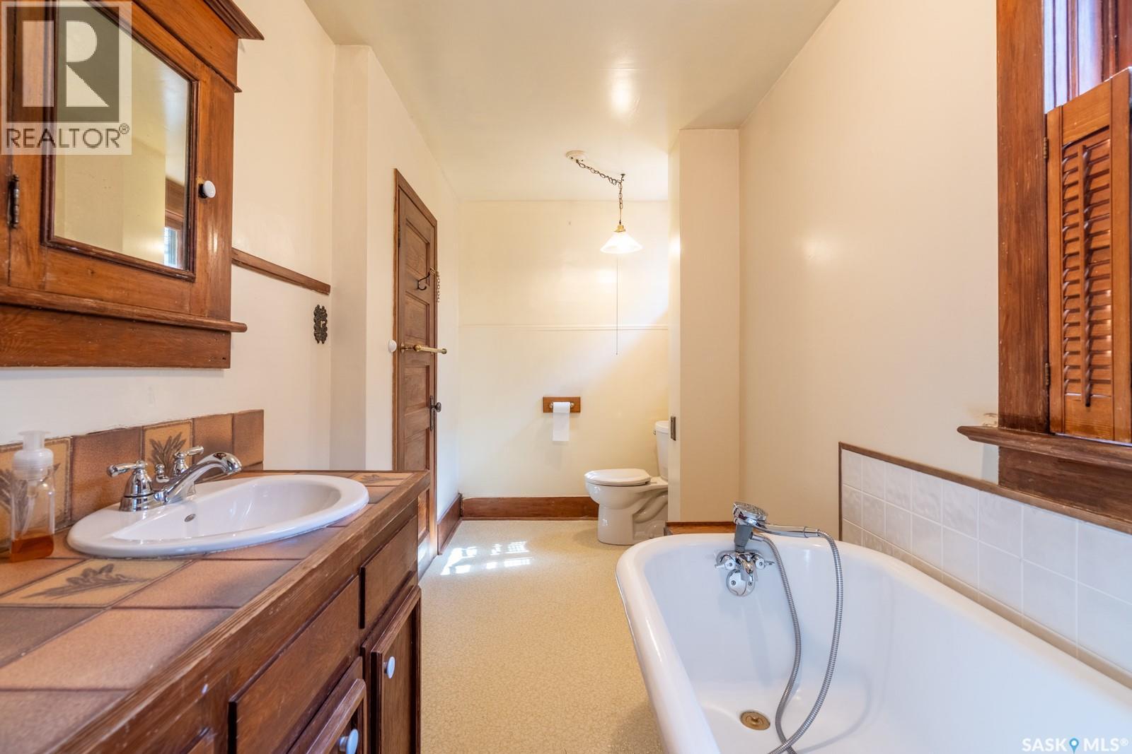 Photo 26 of 2228 Montague Street, Regina SK
