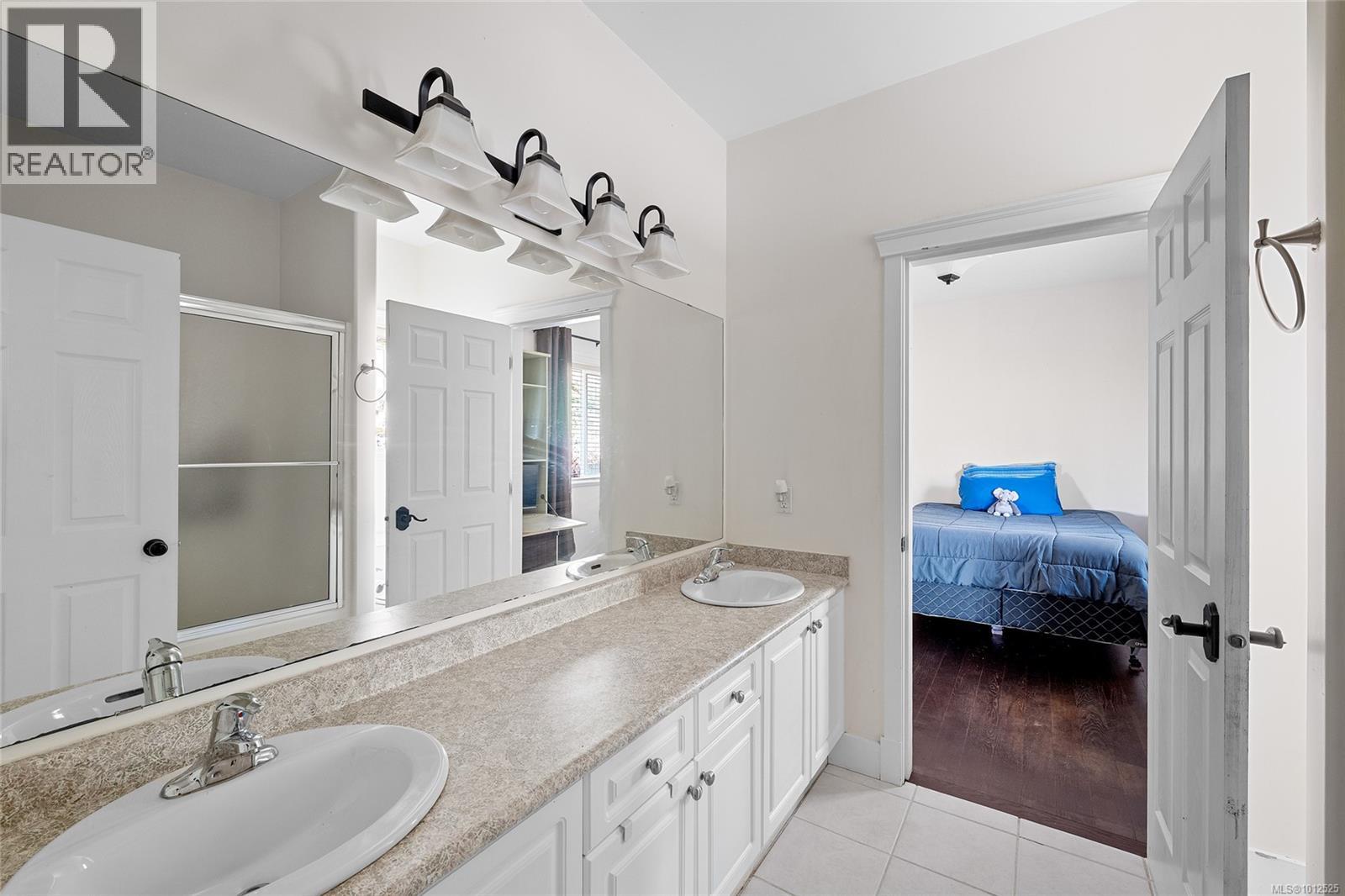 Photo 13 of 653 Cairndale Rd, Colwood BC