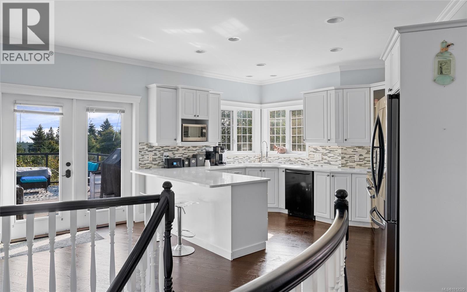 Photo 8 of 653 Cairndale Rd, Colwood BC