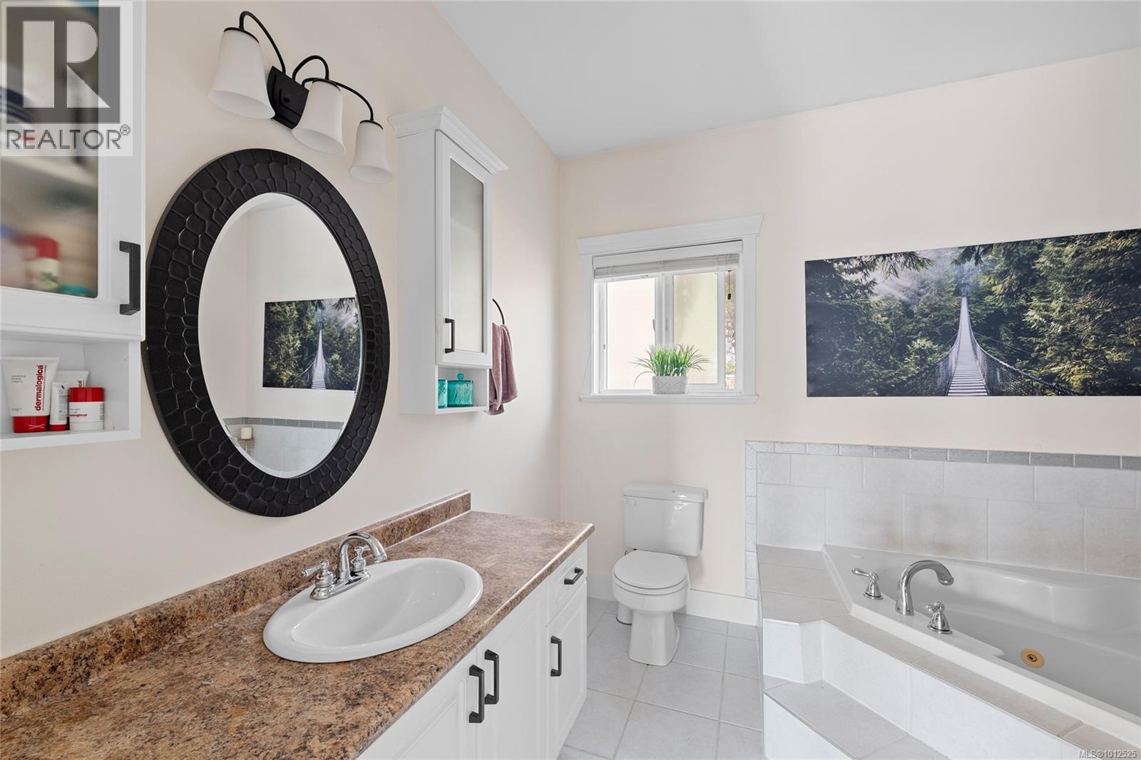 Photo 20 of 653 Cairndale Rd, Colwood BC