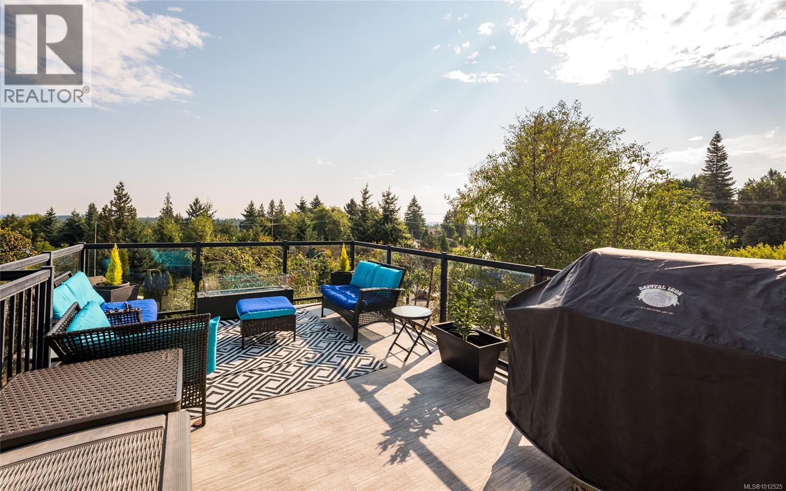 Photo 6 of 653 Cairndale Rd, Colwood BC