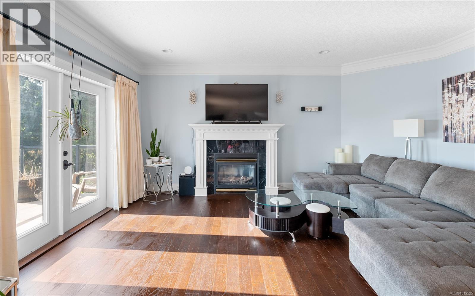 Photo 4 of 653 Cairndale Rd, Colwood BC