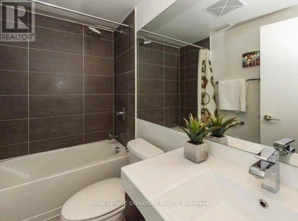 Photo 7 of 206 478 King Street W, Toronto ON