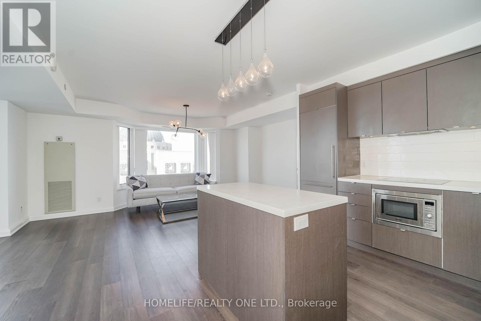 Photo 13 of 2915 155 Yorkville Avenue, Toronto ON