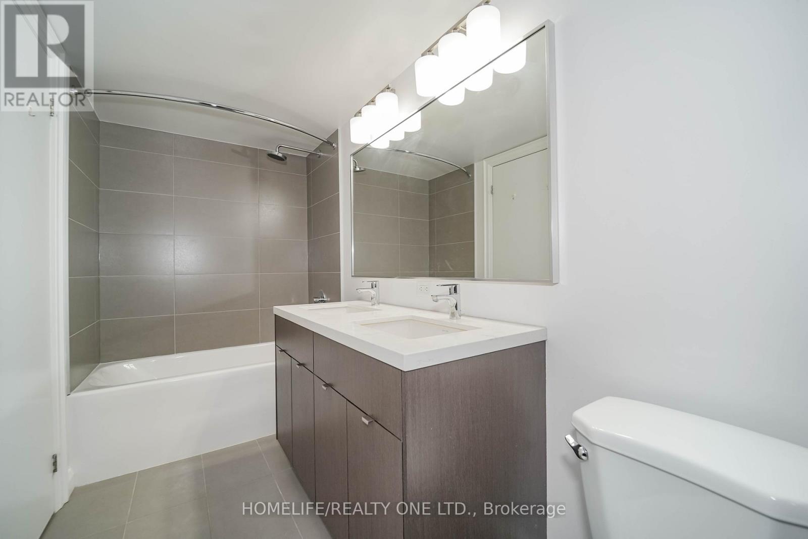 Photo 45 of 2915 155 Yorkville Avenue, Toronto ON