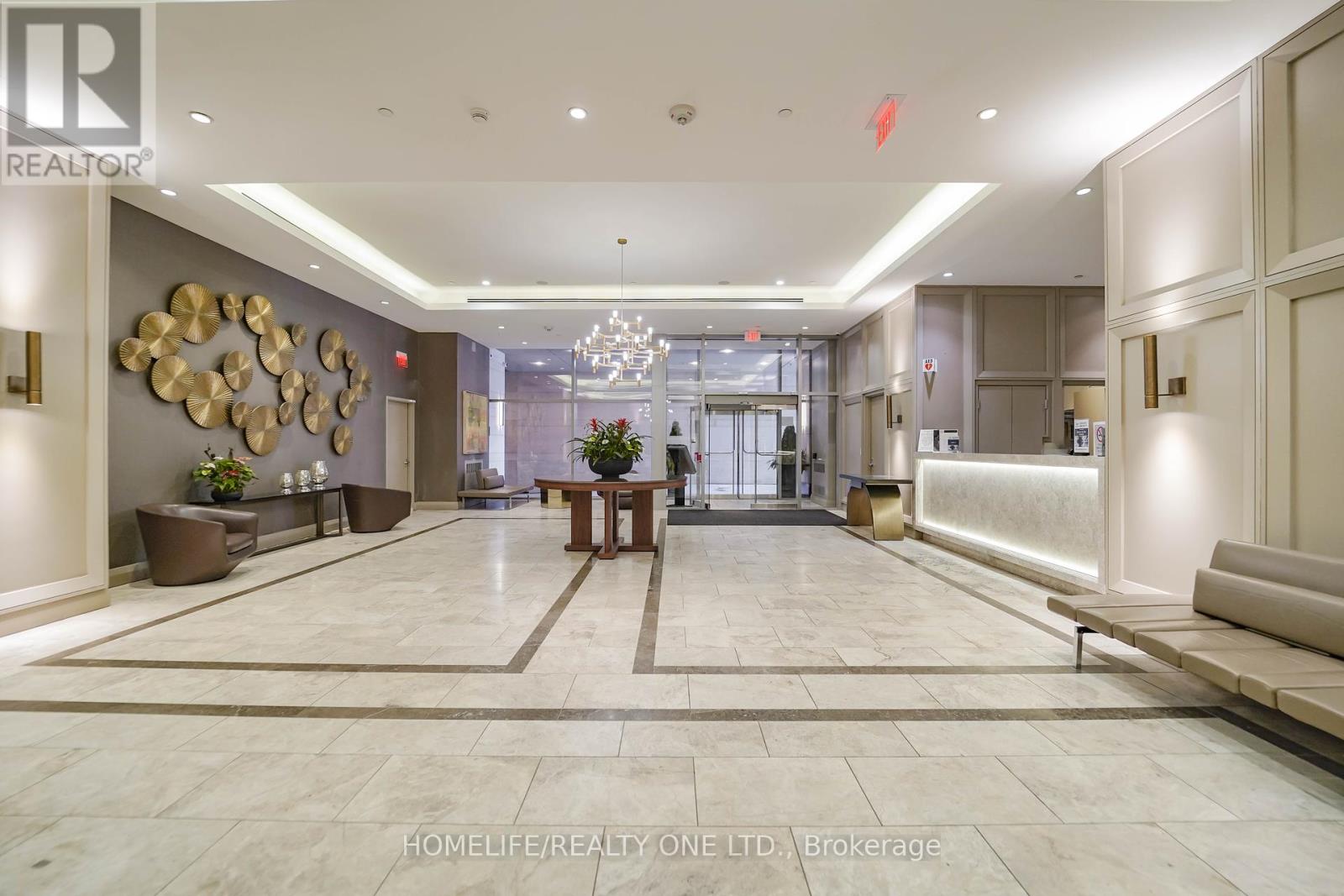 Photo 6 of 2915 155 Yorkville Avenue, Toronto ON