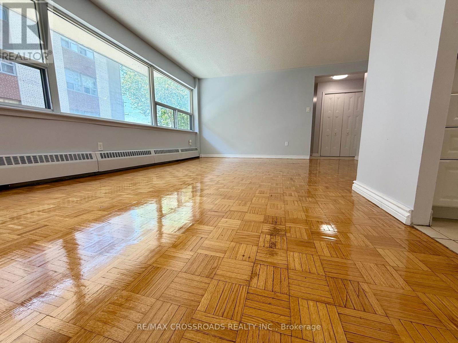 Photo 3 of 102 1191 Ellesmere Road, Toronto ON