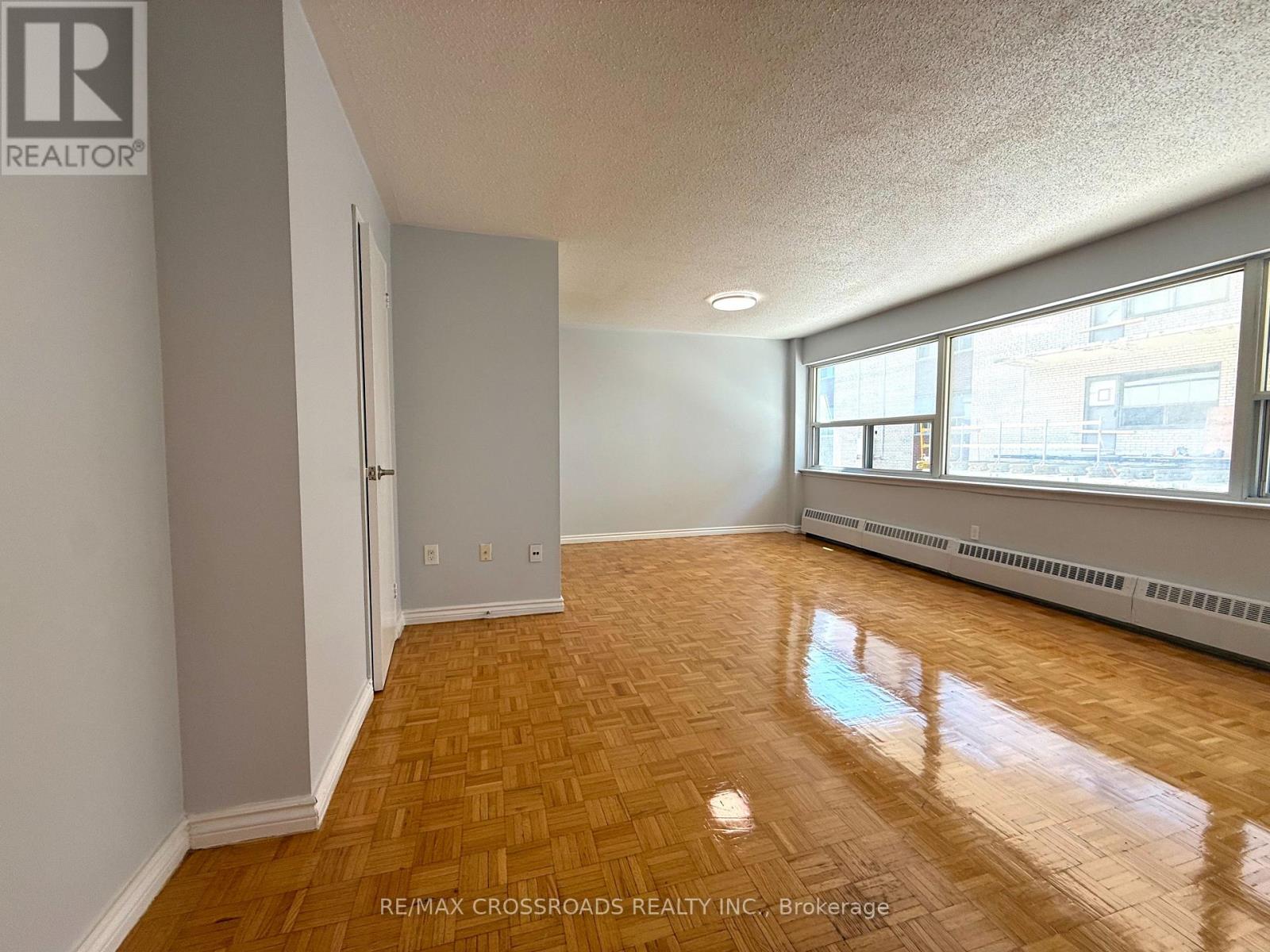 Photo 4 of 102 1191 Ellesmere Road, Toronto ON