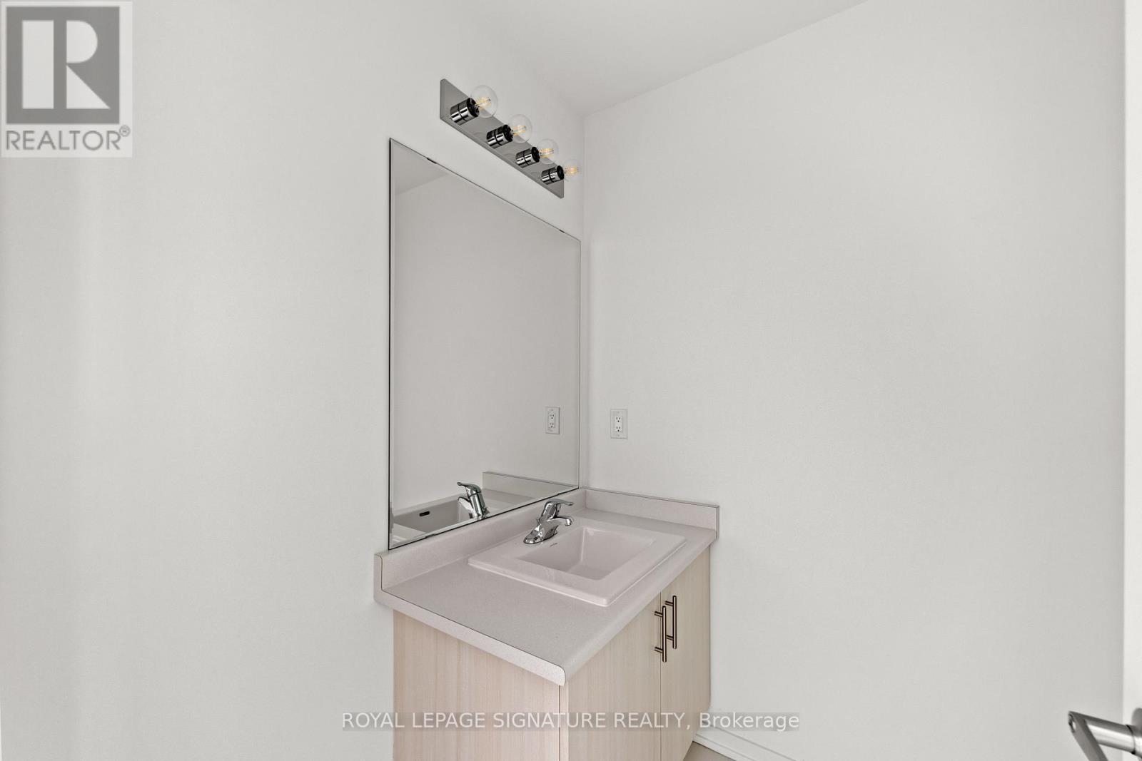 Photo 8 of 48 Bateson Street, Ajax ON