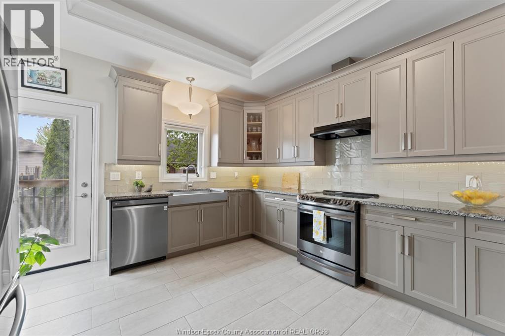 Photo 10 of 58 Hazel Crescent, Kingsville ON
