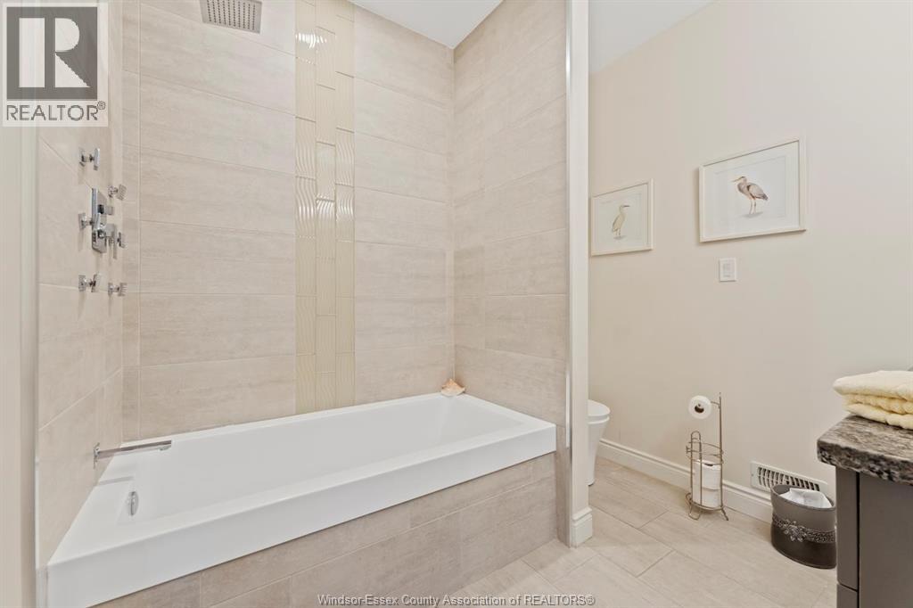 Photo 12 of 58 Hazel Crescent, Kingsville ON