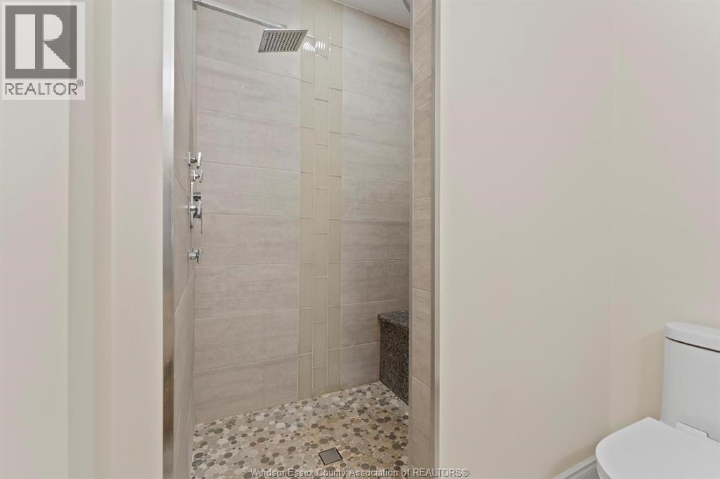 Photo 16 of 58 Hazel Crescent, Kingsville ON